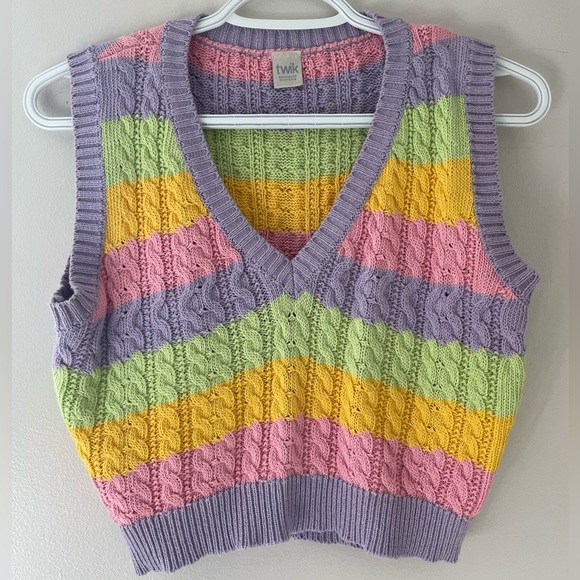 Cropped Cable Knit Vest from Simons - Picture 1 of 4